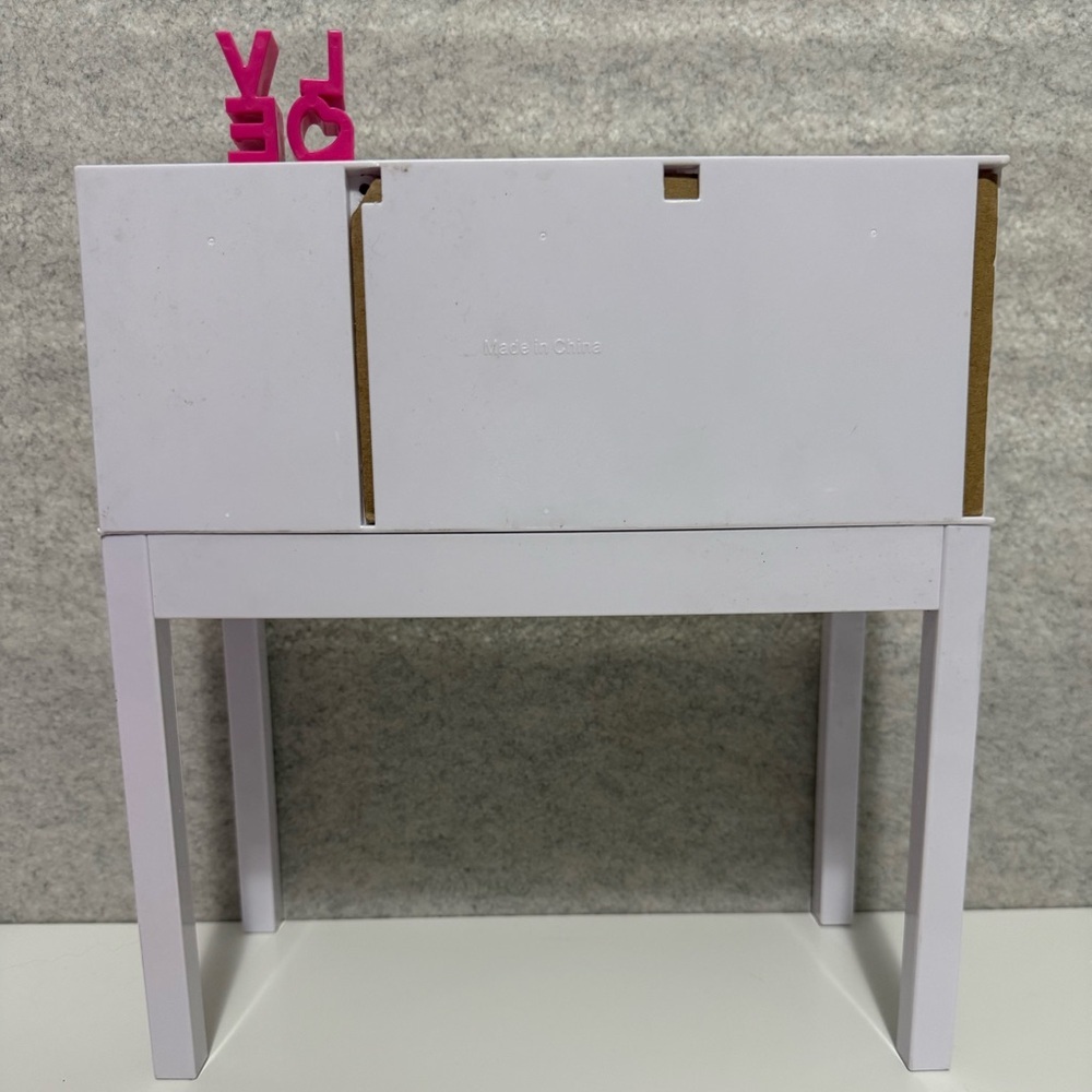 My Life Desk and assorted accessories for 18” dolls - Picture 5 of 11